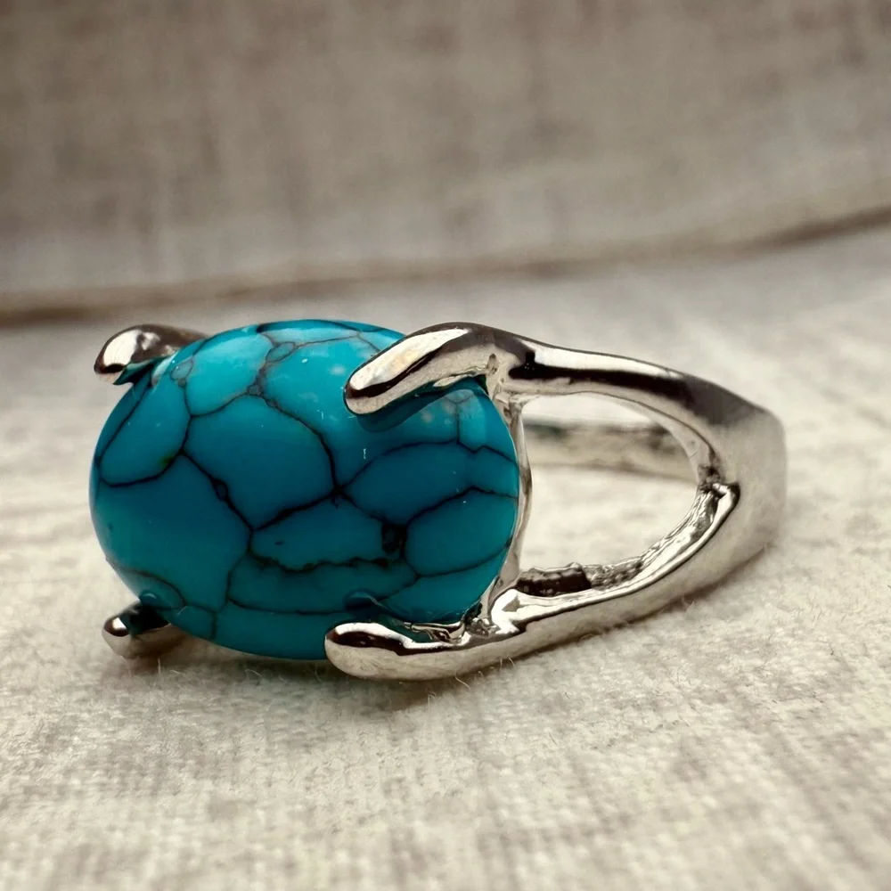New Turquoise Howlite Statement Ring, Size 7 - Picture 4 of 5
